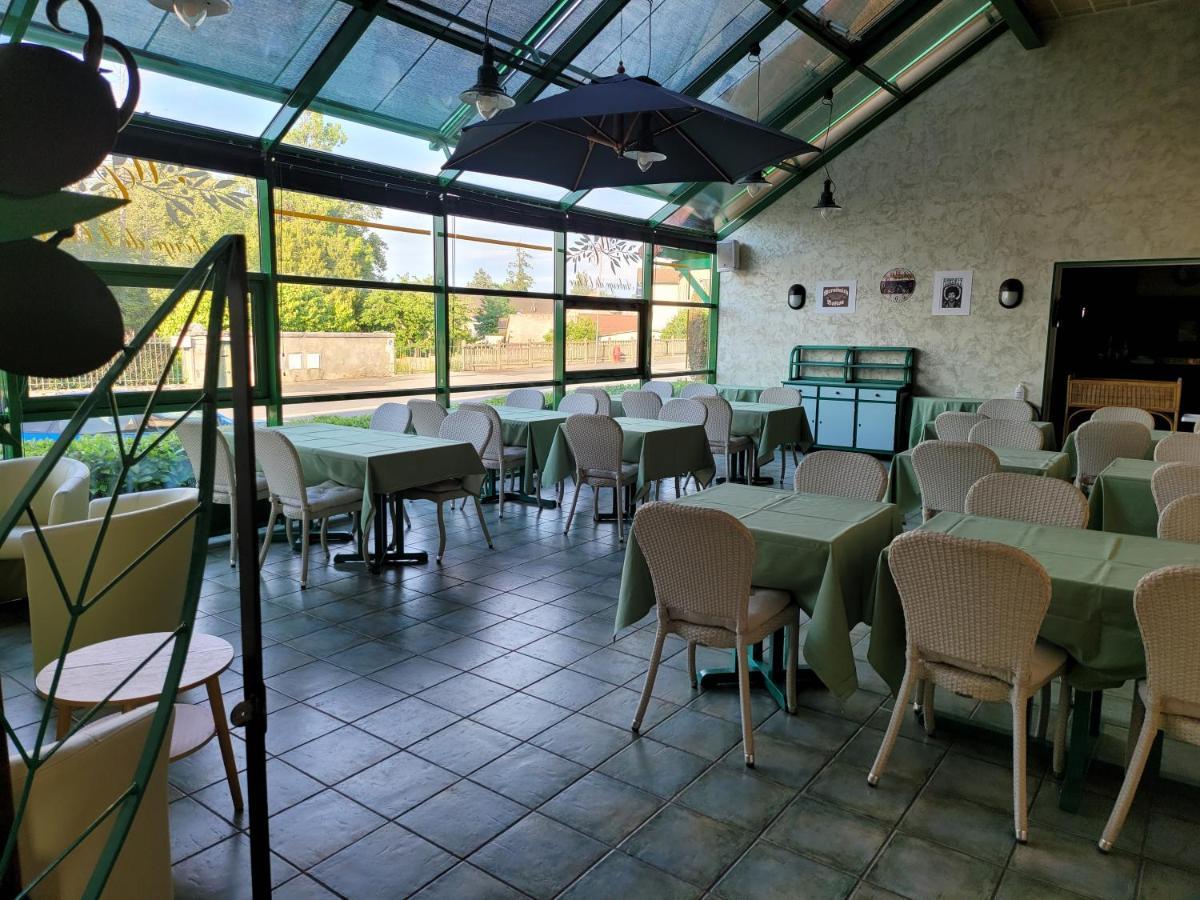 L'Auberge De L'Olive Dompierre-sur-Besbre Exterior foto