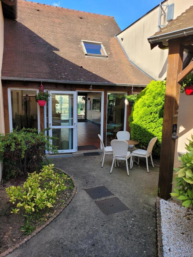 L'Auberge De L'Olive Dompierre-sur-Besbre Exterior foto