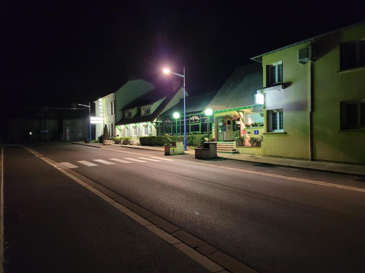 L'Auberge De L'Olive Dompierre-sur-Besbre Exterior foto